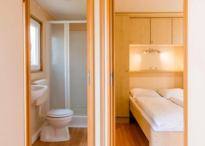 By The Water In Leukermeer Chalet *