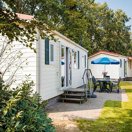 By The Water In Leukermeer Chalet *